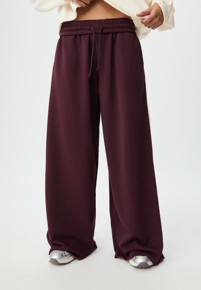 Pantaloni Wide Leg in tessuto felpato con bordino Pantaloni Wide Leg in tessuto felpato con bordino