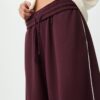 Pantaloni Wide Leg in tessuto felpato con bordino Pantaloni Wide Leg in tessuto felpato con bordino