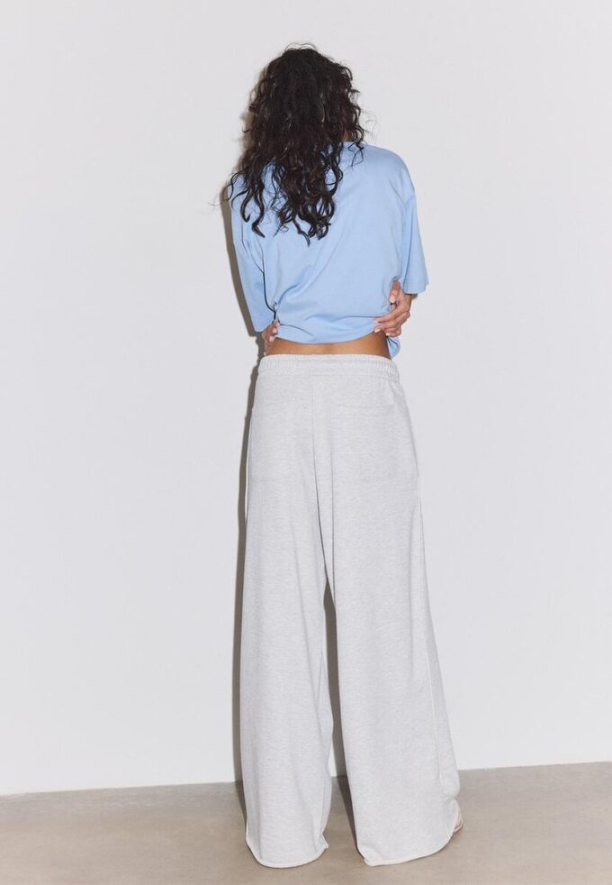 Pantaloni Wide Leg in tessuto felpato con bordino Pantaloni Wide Leg in tessuto felpato con bordino