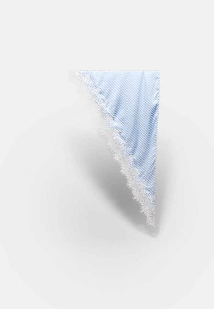 Pareo a righe con bordi in pizzo