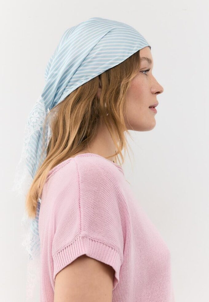 Pareo a righe con bordi in pizzo