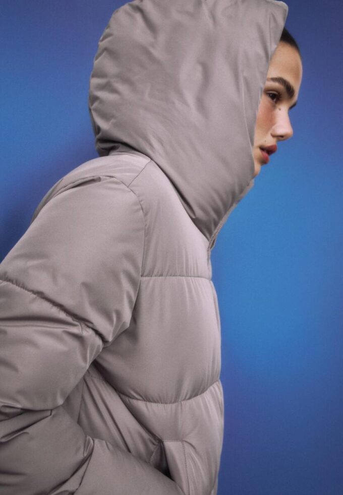 Piumino basic con cappuccio