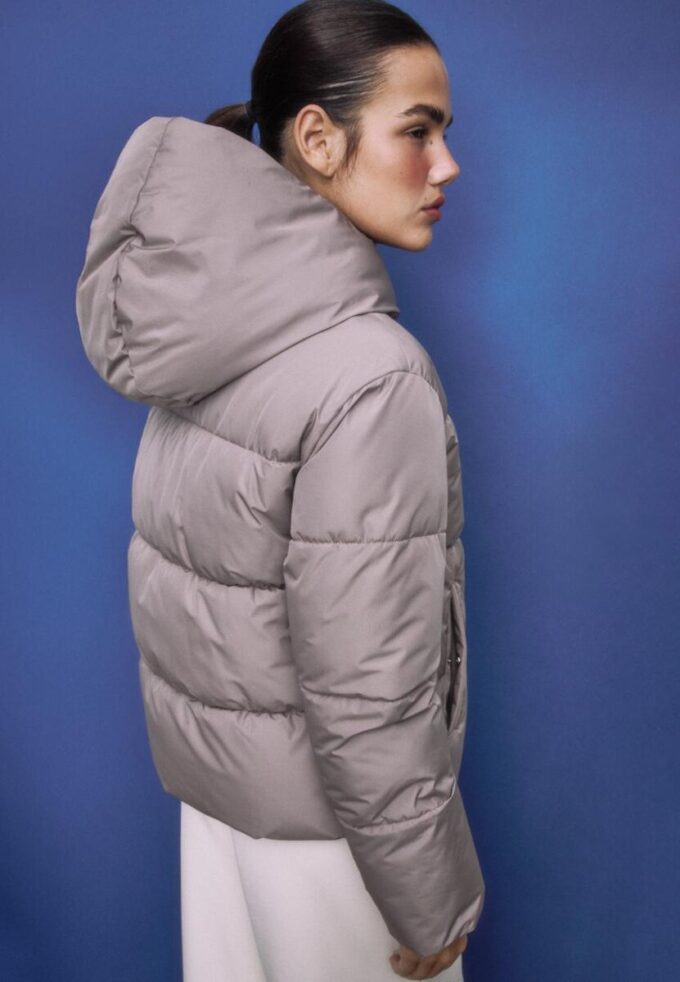 Piumino basic con cappuccio