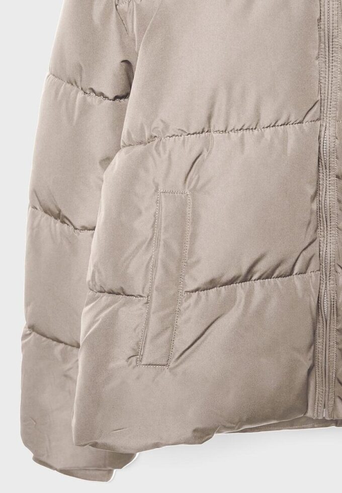 Piumino basic con cappuccio