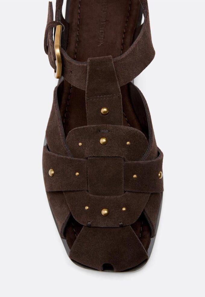 Sandali a gabbia in pelle con borchie