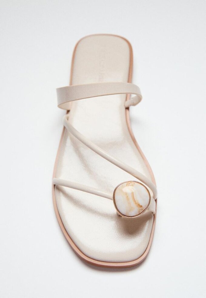 Sandali bassi con dettagli in pietra