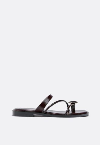 Sandali bassi con dettagli in pietra Sandali bassi con dettagli in pietra