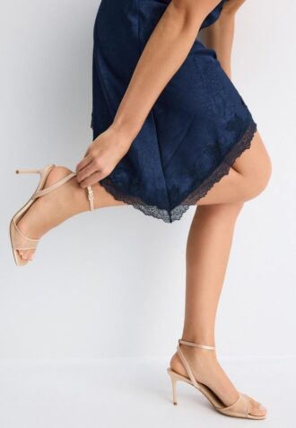 Sandali con tacco a spillo in rete