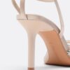 Sandali con tacco alto e dettagli in strass