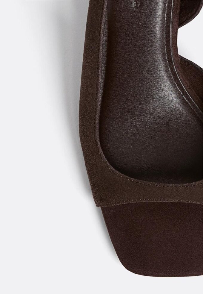 Sandali con tacco alto in pelle