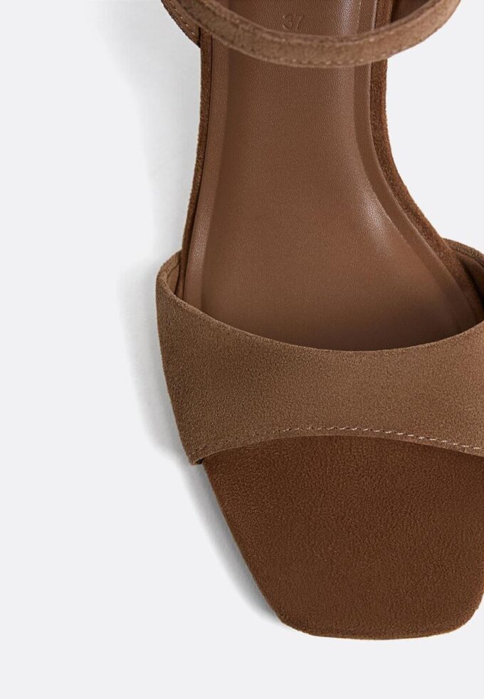 Sandali con tacco alto in pelle