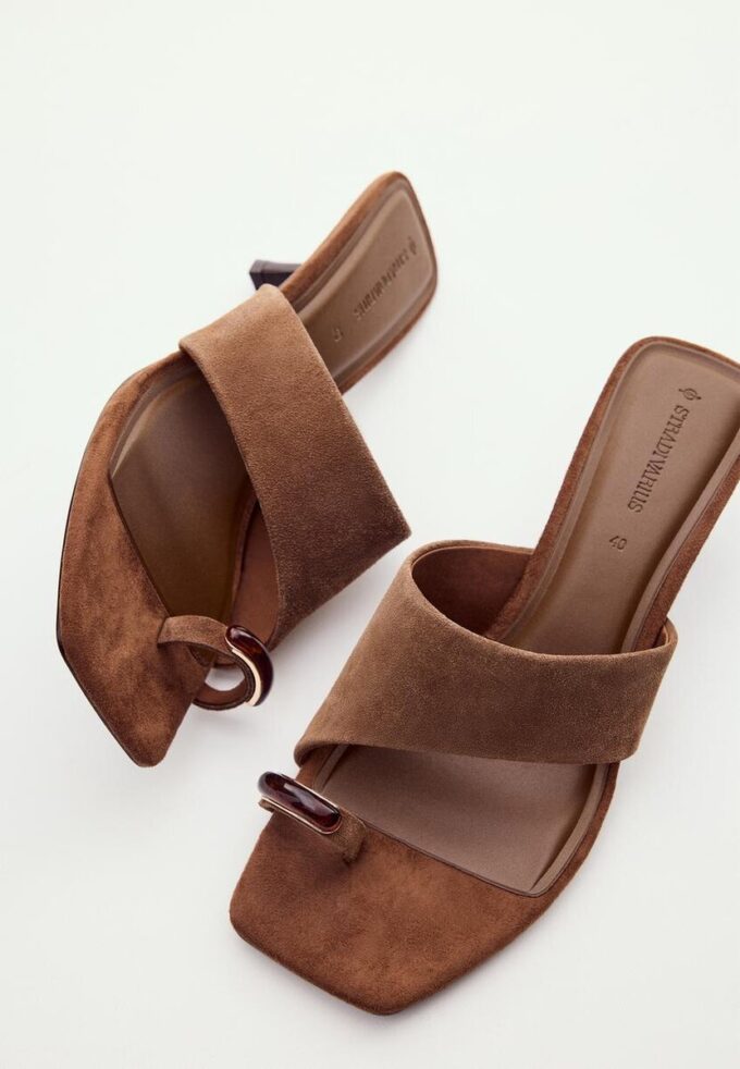 Sandali in pelle con tacco basso