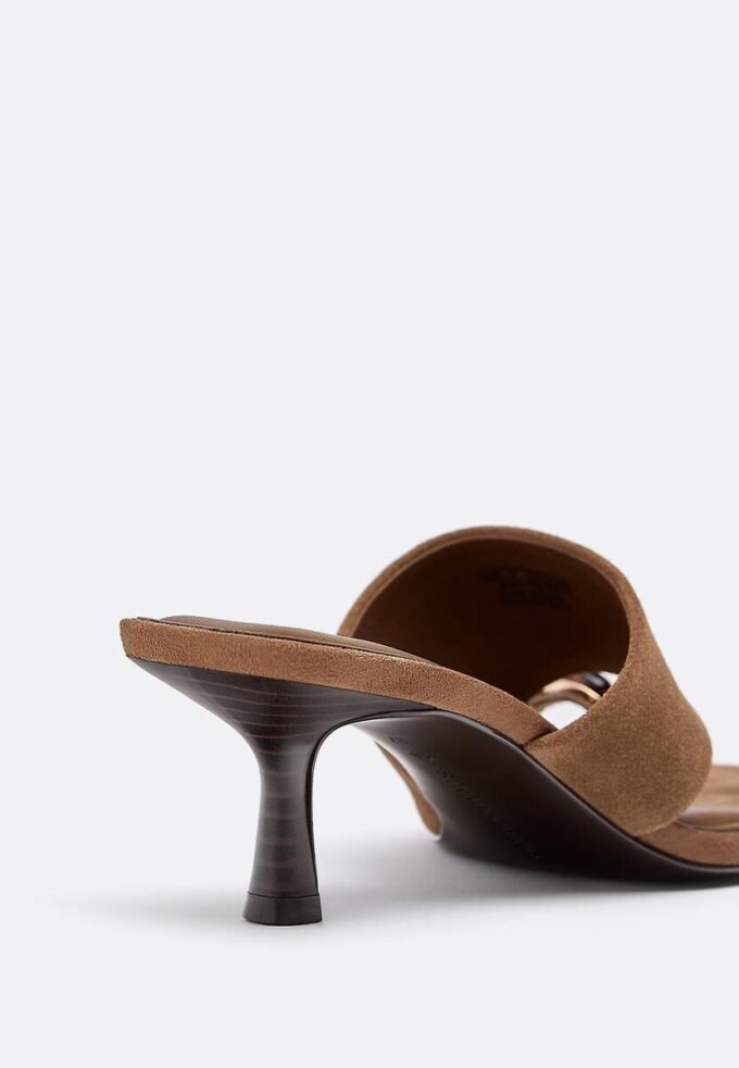 Sandali in pelle con tacco basso