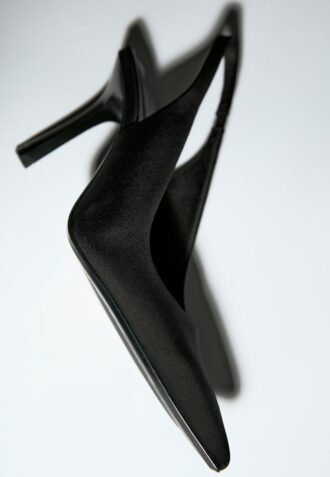 Scarpe basic con cinturino posteriore