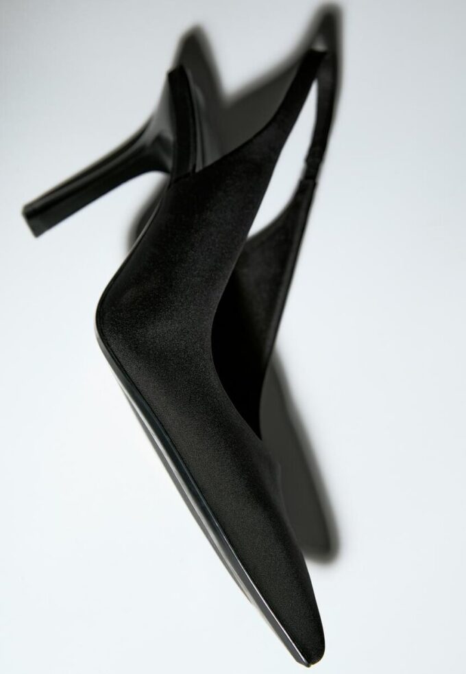 Scarpe basic con cinturino posteriore