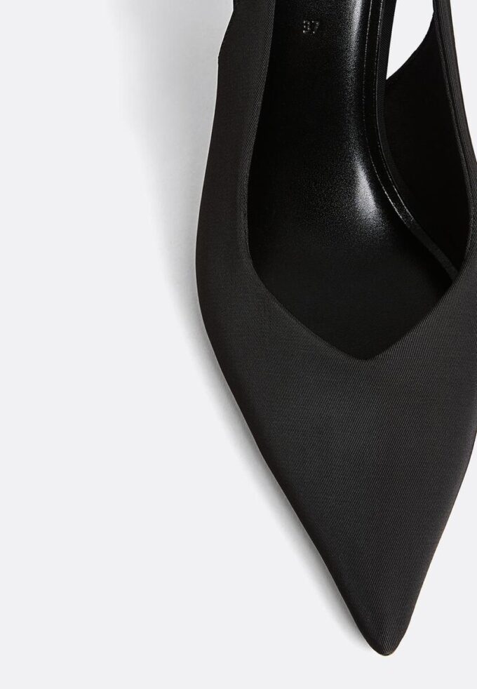 Scarpe basic con cinturino posteriore