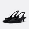 Scarpe col tacco basso e cut-out Scarpe col tacco basso e cut-out