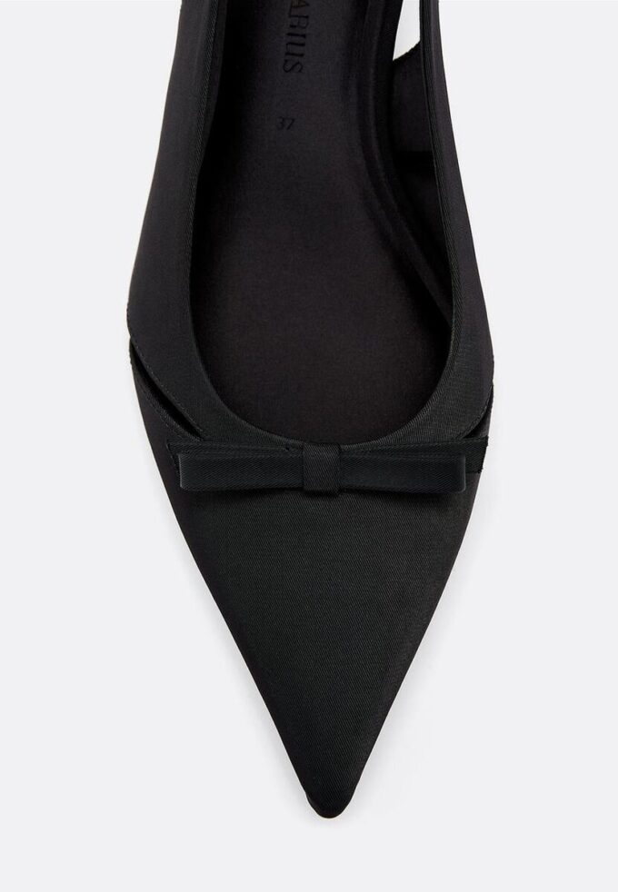 Scarpe col tacco basso e cut-out Scarpe col tacco basso e cut-out