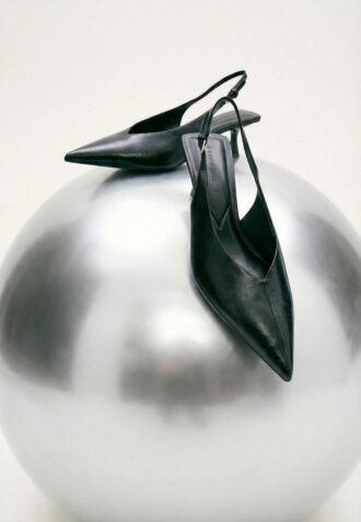 Scarpe col tacco basso e scollo a V