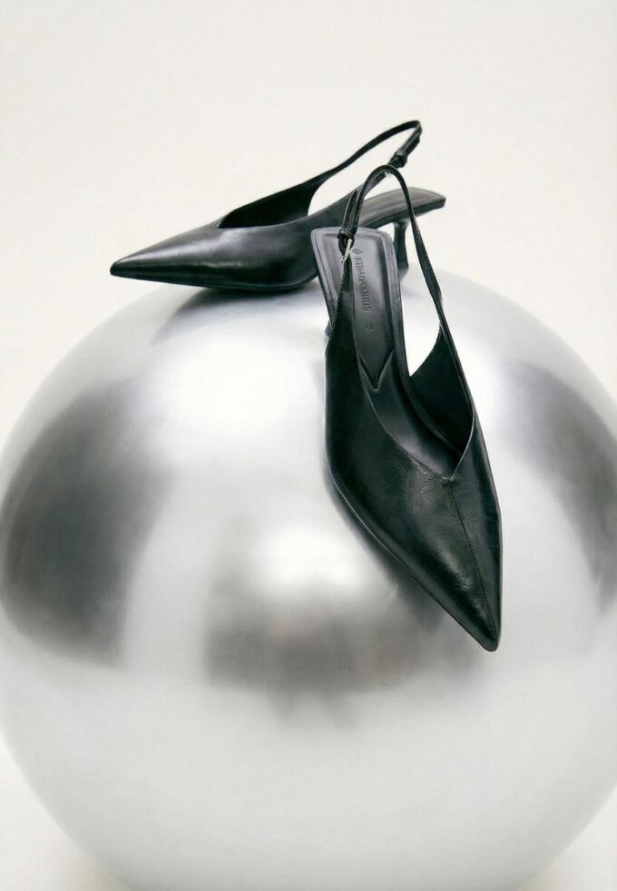 Scarpe col tacco basso e scollo a V