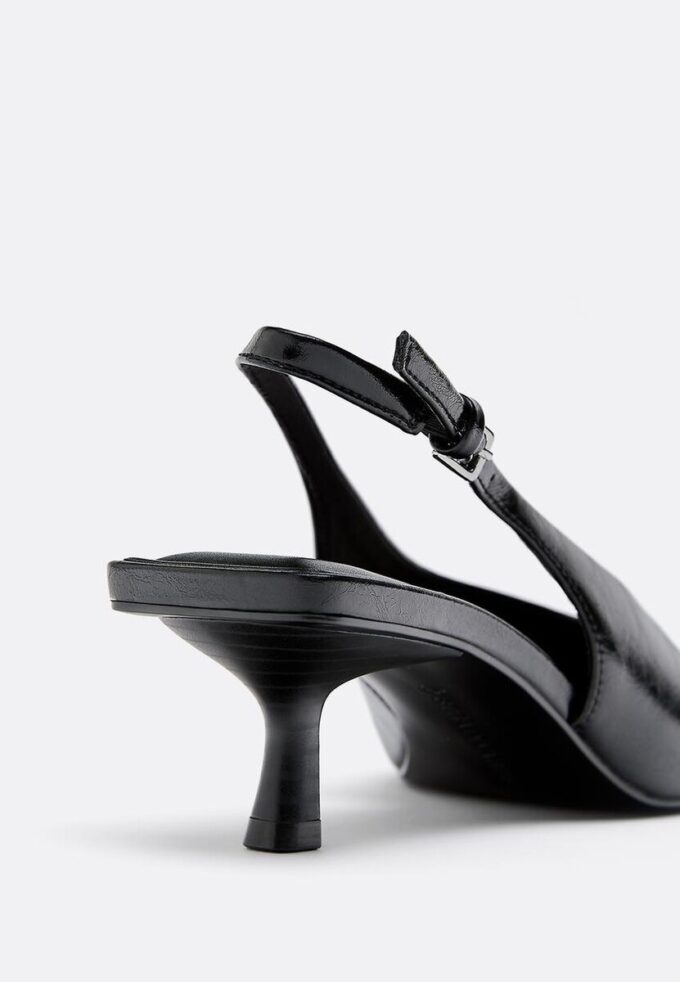 Scarpe col tacco basso e scollo a V