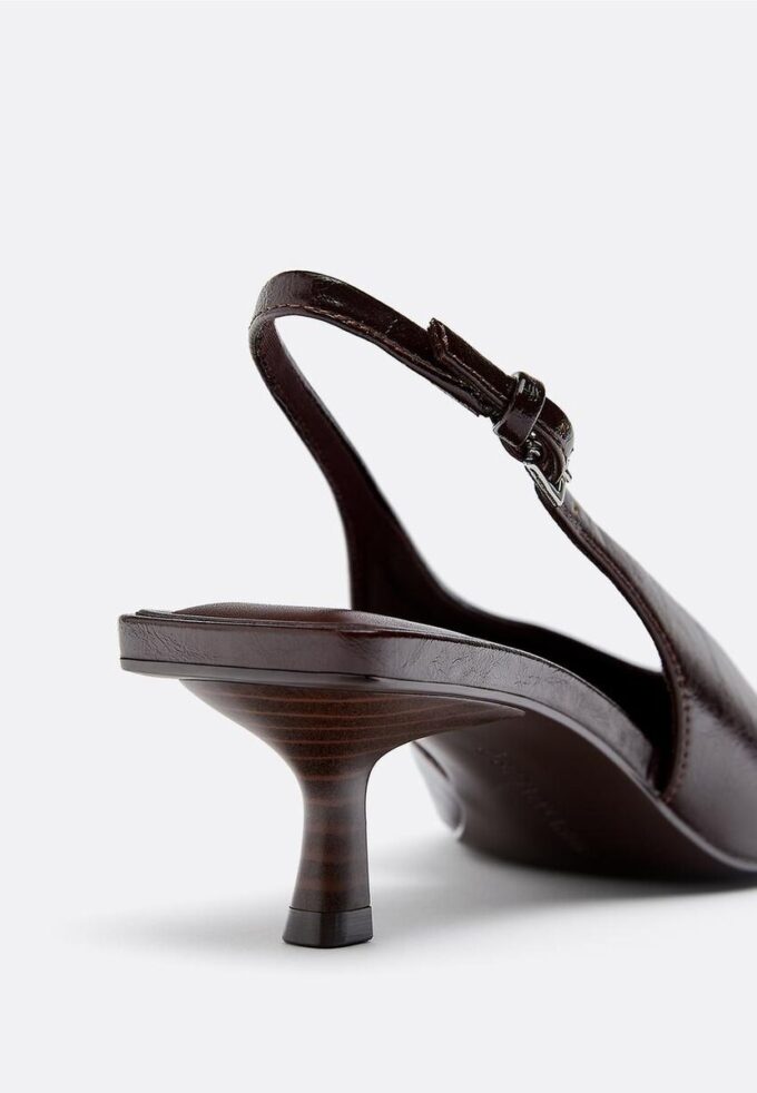 Scarpe col tacco basso e scollo a V