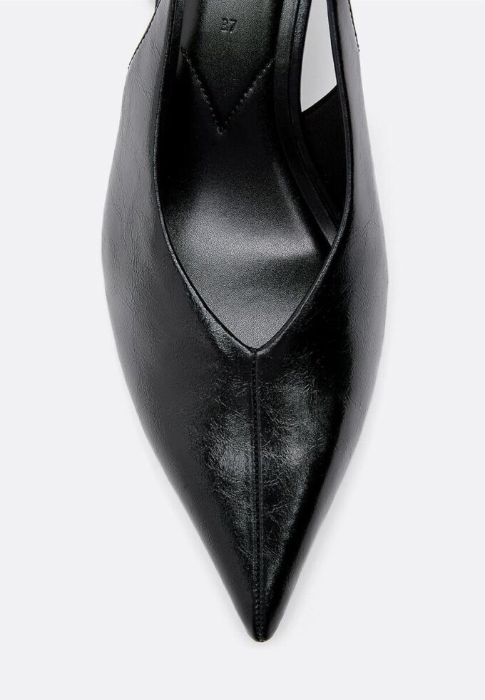 Scarpe col tacco basso e scollo a V