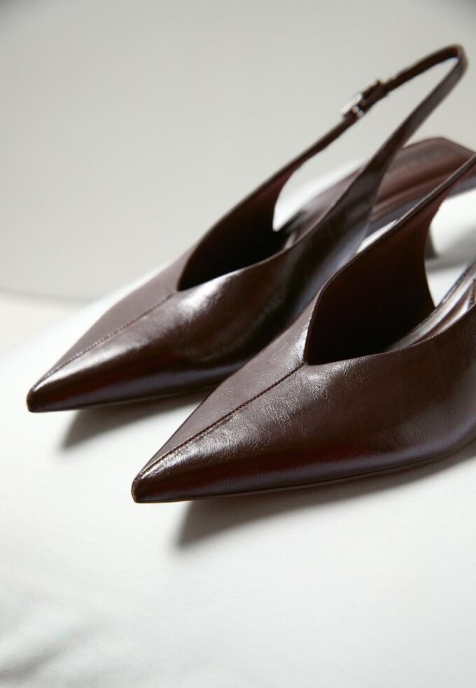 Scarpe col tacco basso e scollo a V