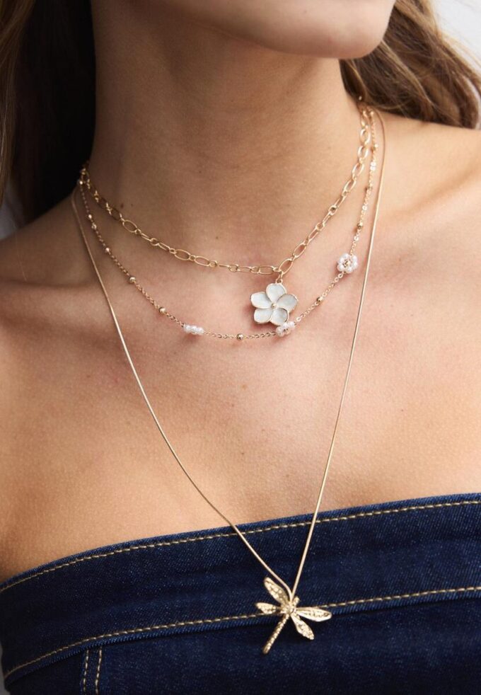 Set di 3 collane con fiori e libellule