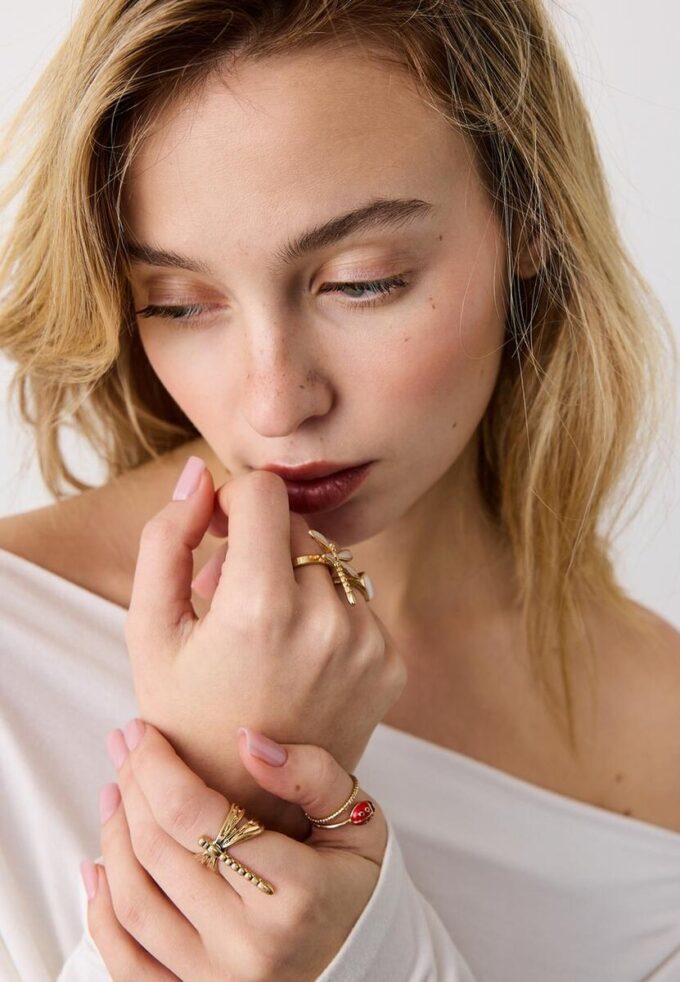 Set di 4 anelli a forma di libellula