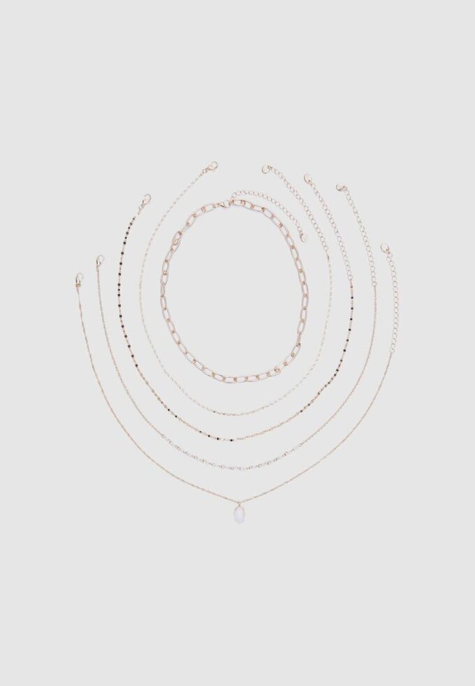 Set di 5 collane con ciondoli in pietra rosa