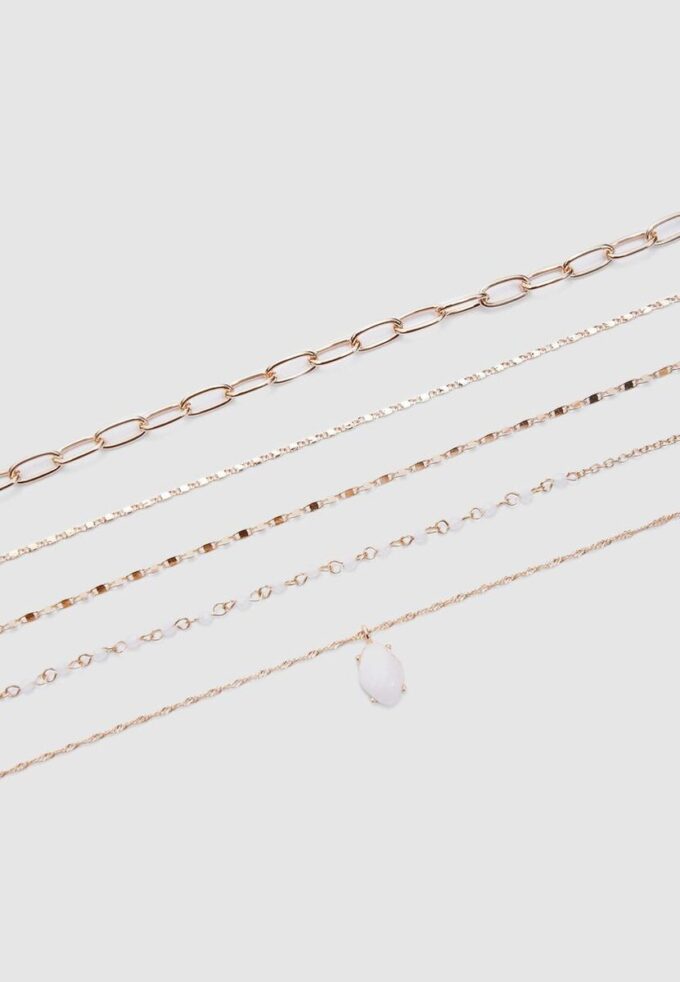 Set di 5 collane con ciondoli in pietra rosa