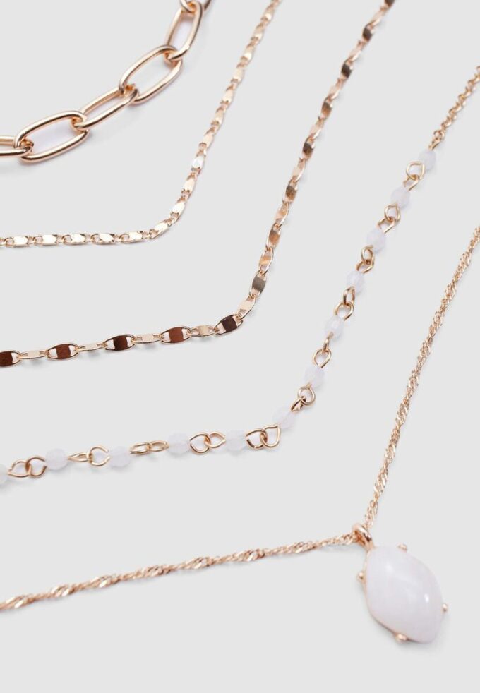 Set di 5 collane con ciondoli in pietra rosa