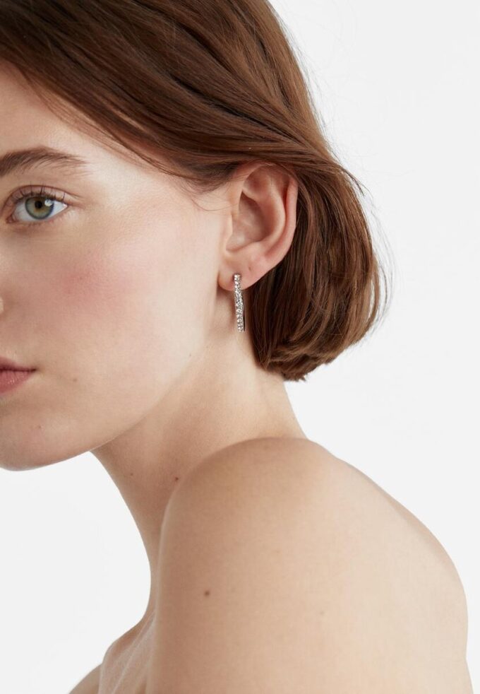 Set di 9 orecchini a cerchio con strass e perline