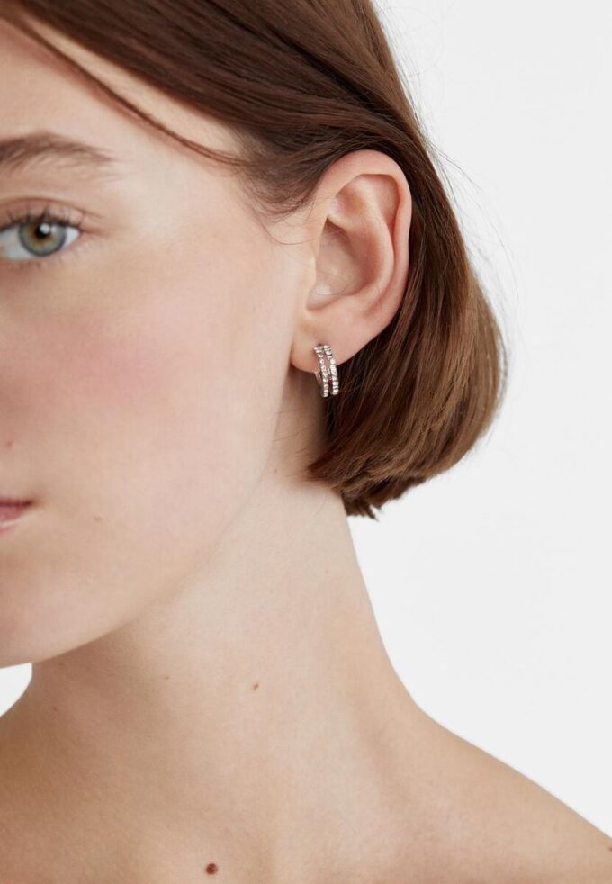 Set di 9 orecchini a cerchio con strass e perline