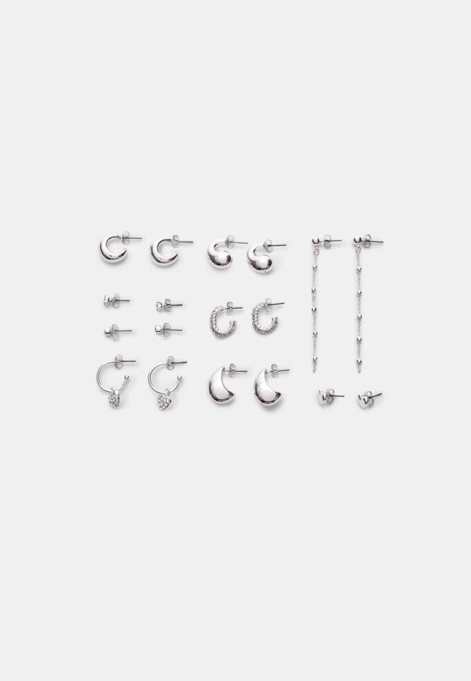 Set di 9 orecchini a cuore e a cerchio