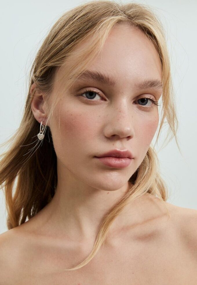 Set di 9 orecchini a cuore e a cerchio