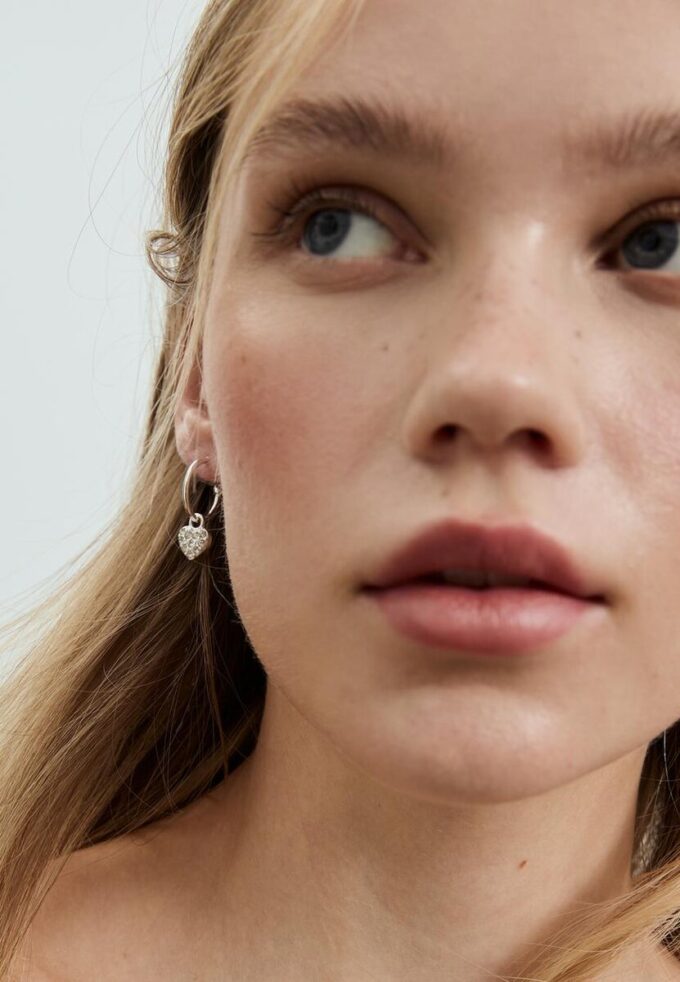 Set di 9 orecchini a cuore e a cerchio