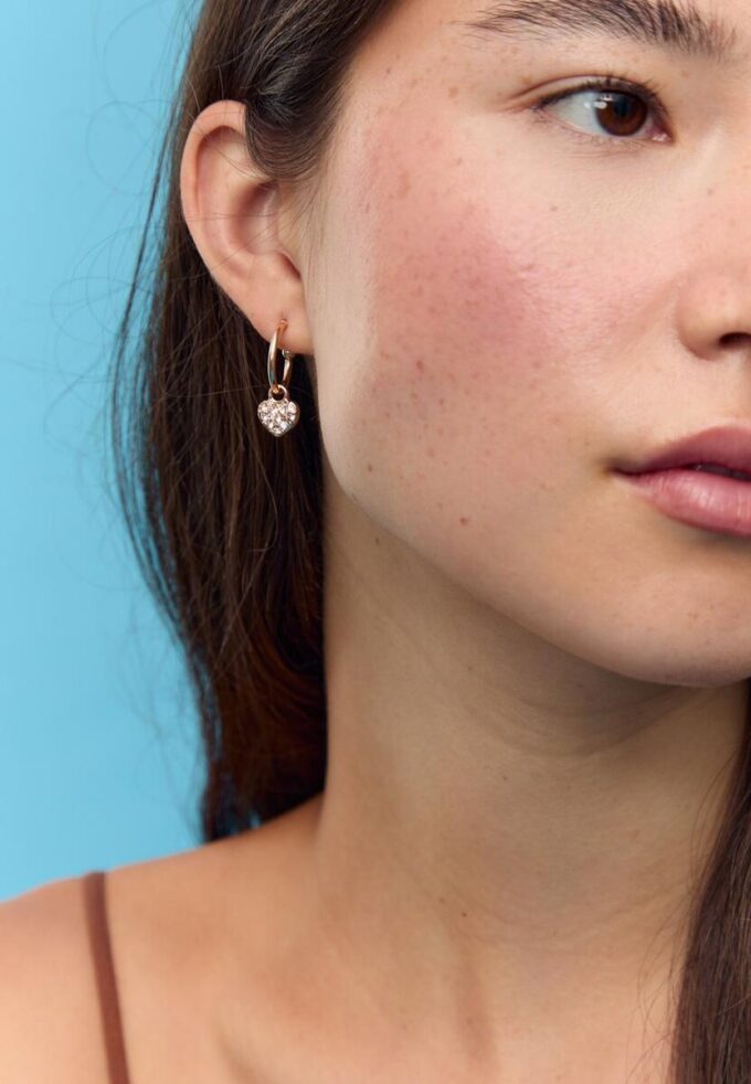 Set di 9 orecchini a cuore e a cerchio