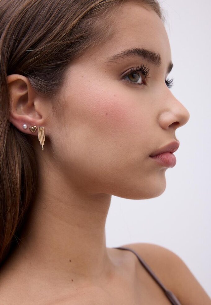 Set di 9 orecchini a farfalla e perla sintetica Set di 9 orecchini a farfalla e perla sintetica