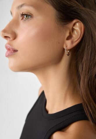 Set di 9 paia di mini orecchini a goccia