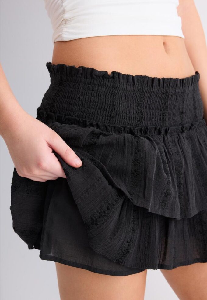 Skort-pantaloncino fluida con volant Skort-pantaloncino fluida con volant