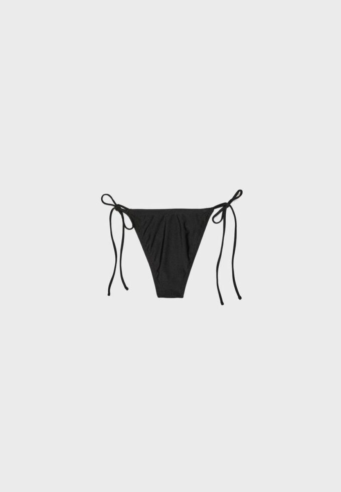Slip bikini brasiliano con ricamo floreale