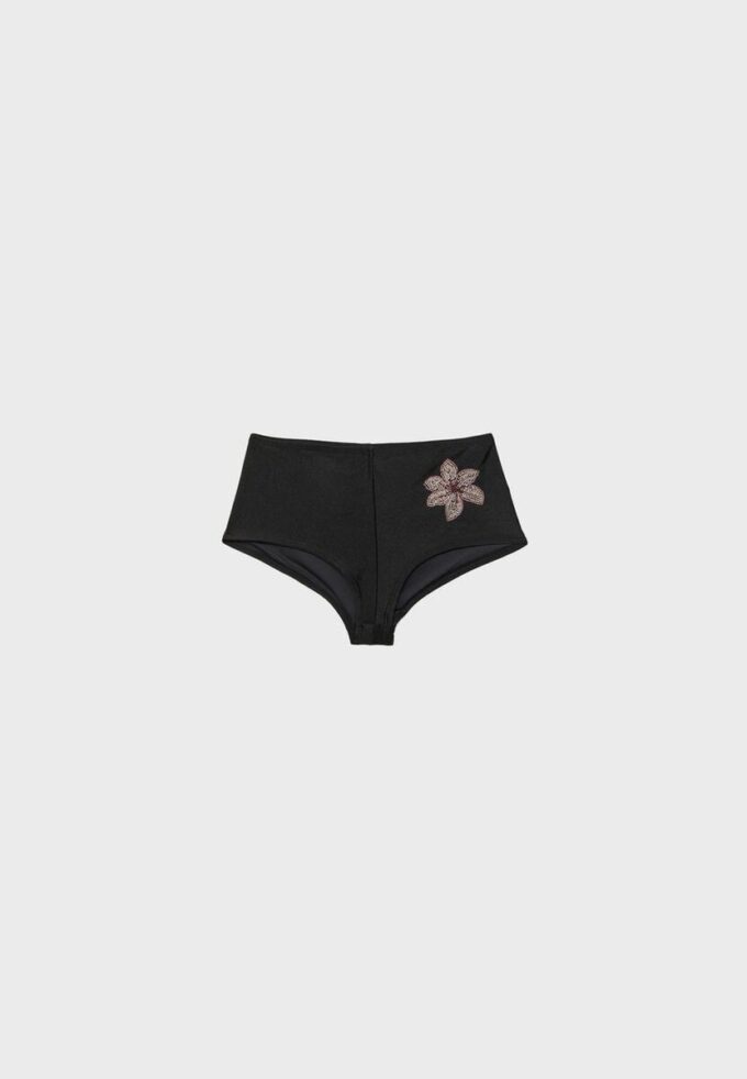 Slip bikini hotpant con fiori ricamati Slip bikini hotpant con fiori ricamati