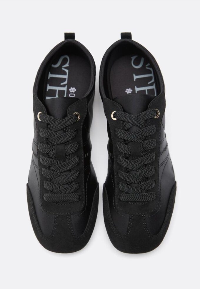 Sneakers con suola sottile effetto raso