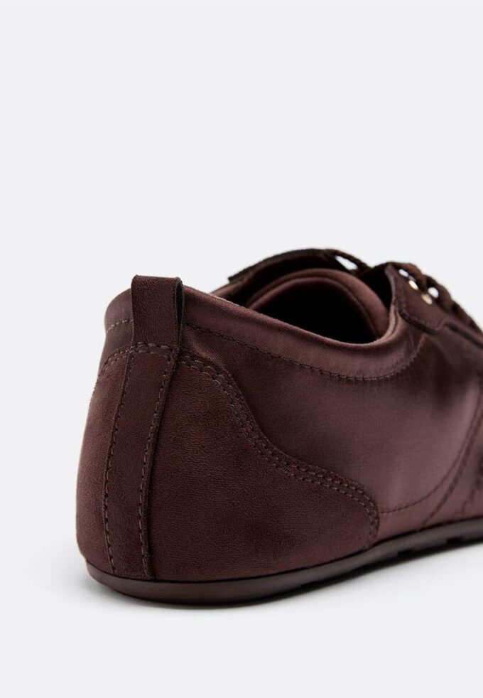 Sneakers con suola sottile effetto raso