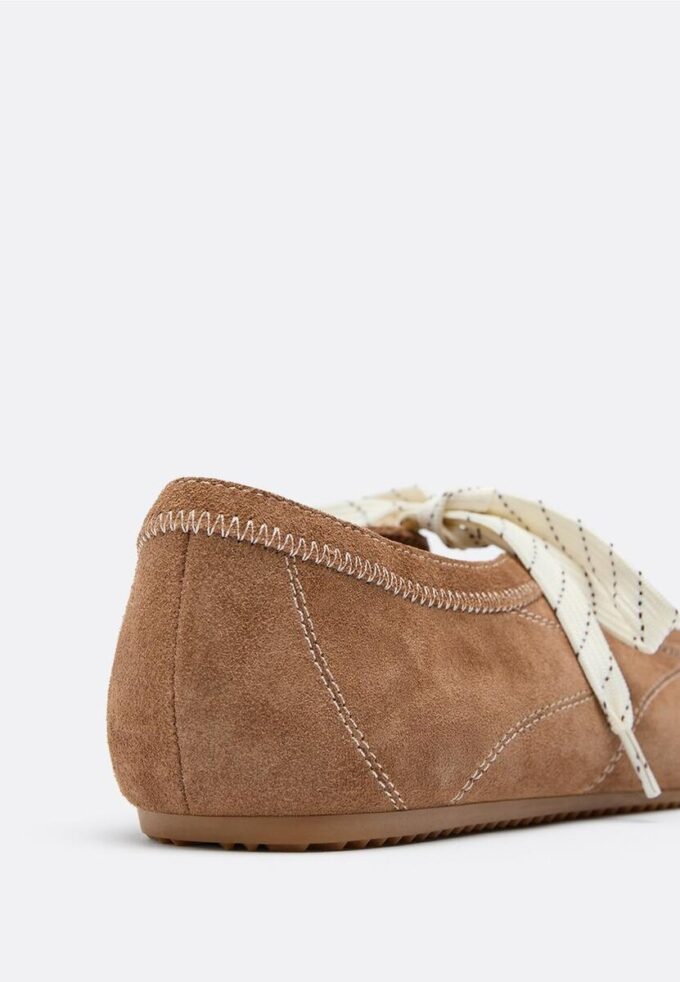 Sneakers in pelle con fiocco