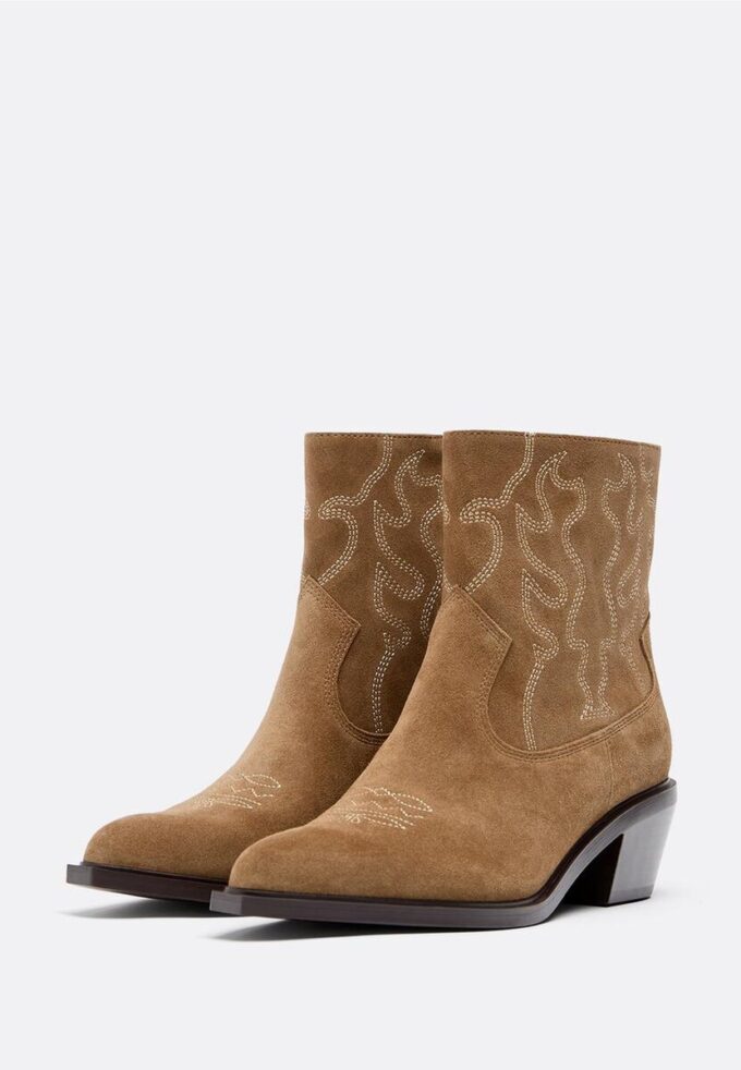 Stivaletti in pelle con tacco cowboy