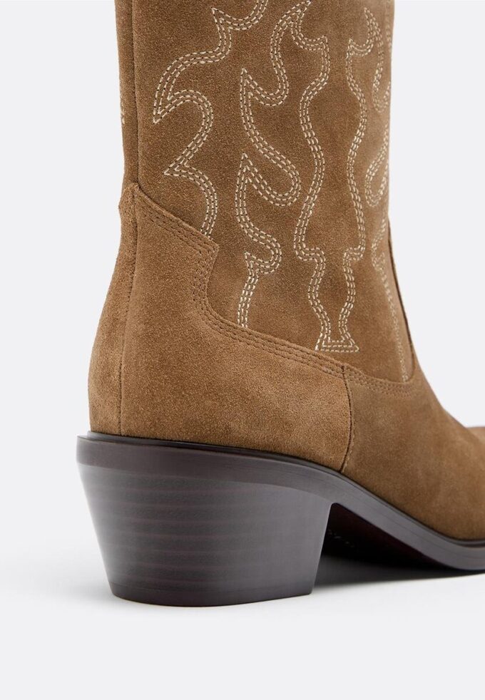 Stivaletti in pelle con tacco cowboy