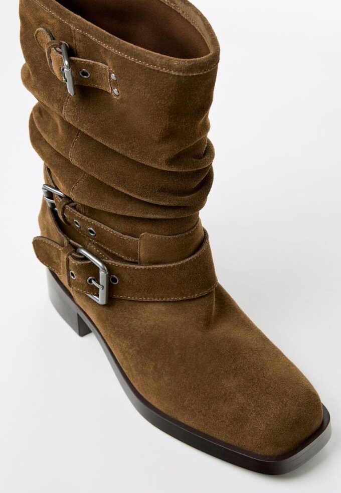 Stivaletti piatti in pelle con fibbia